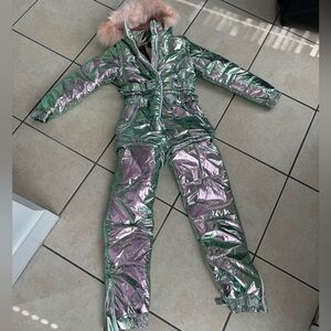 Dolls Kill AURORA BEAM
HOLOGRAPHIC SNOWSUIT Size S